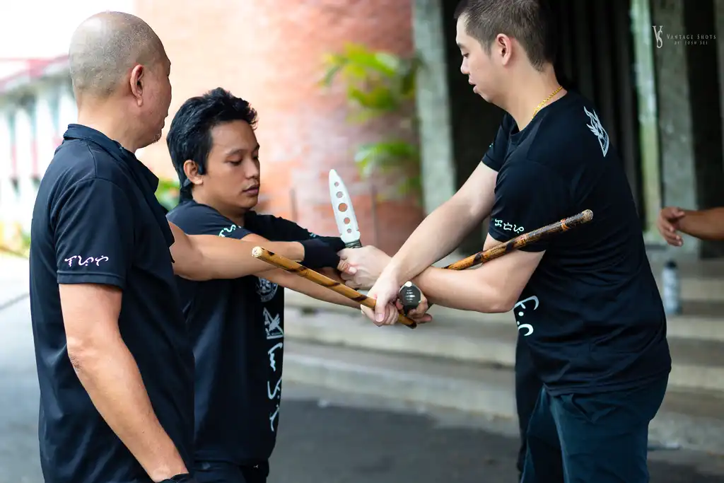 Checking an Espada y Daga lock being performed by students Jerico Lagdameo and Daniel Wong. Photo by Josh Balburias.